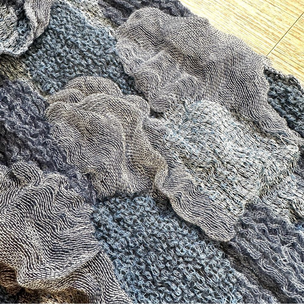 Long blue scarf - Picture 7 of 9